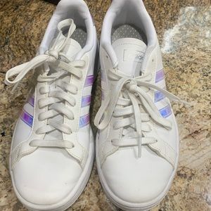 Women’s white leather adidas shoes with metallic stripes. Great used condition